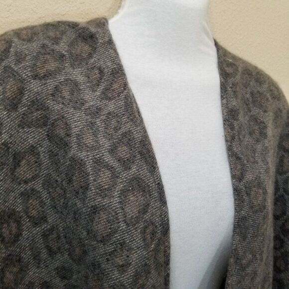 NWOT Woolrich cheetah print poncho - OS - Picture 5 of 7